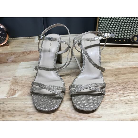 Pelle Moda Sandals Womens 7.5M Silver Glitter Open Toe Block Heel Buckle Closure - Picture 1 of 8